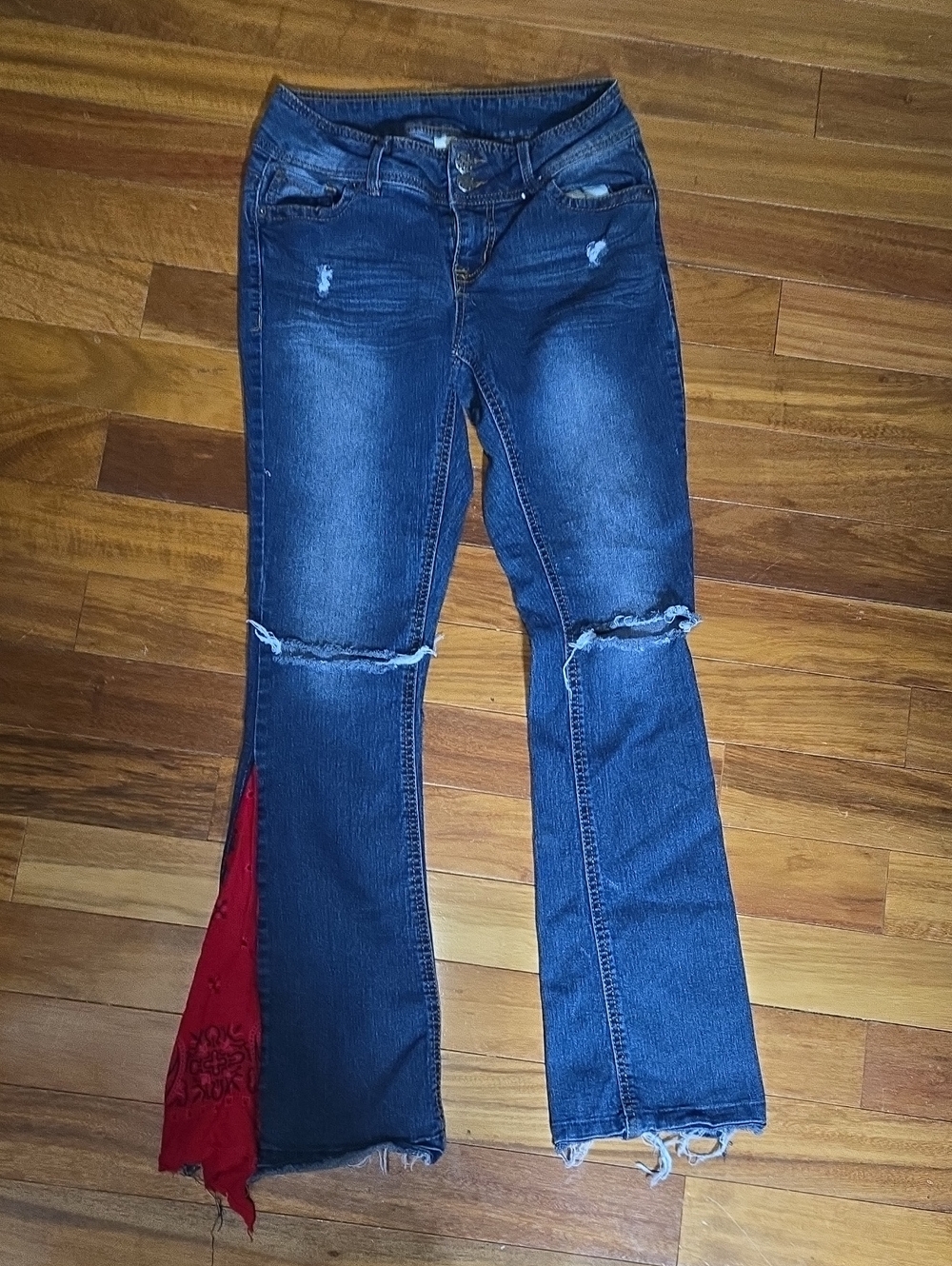 Classic Faded Glory Distressed Flared Jeans with Red Accent Petite 6P